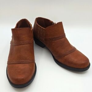 NWOT Easy Street Ira Comfort Brown Low Ankle Boots Size 9